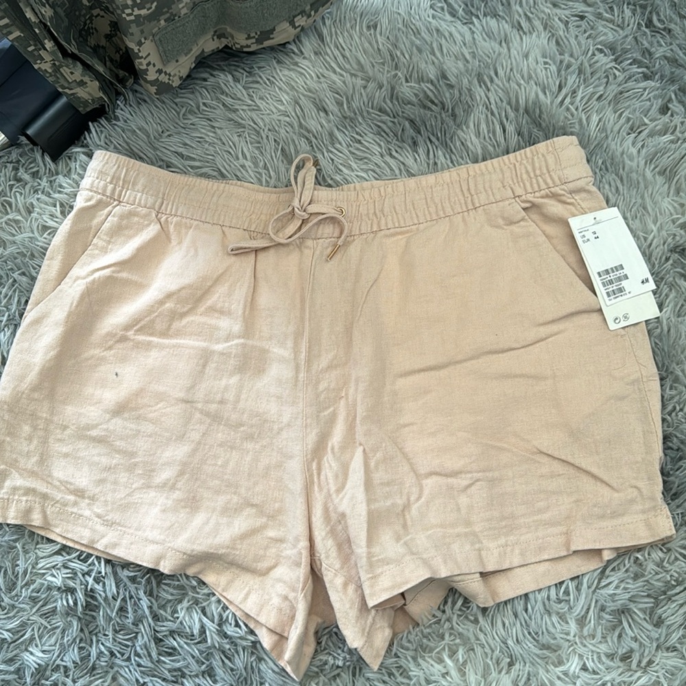H&M brand new light pink linen shorts. Size 12